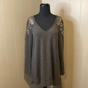 Z Context Lord Taylor Women’s Medium Long V Neck Long Sleeve Dress Shirt Acrylic